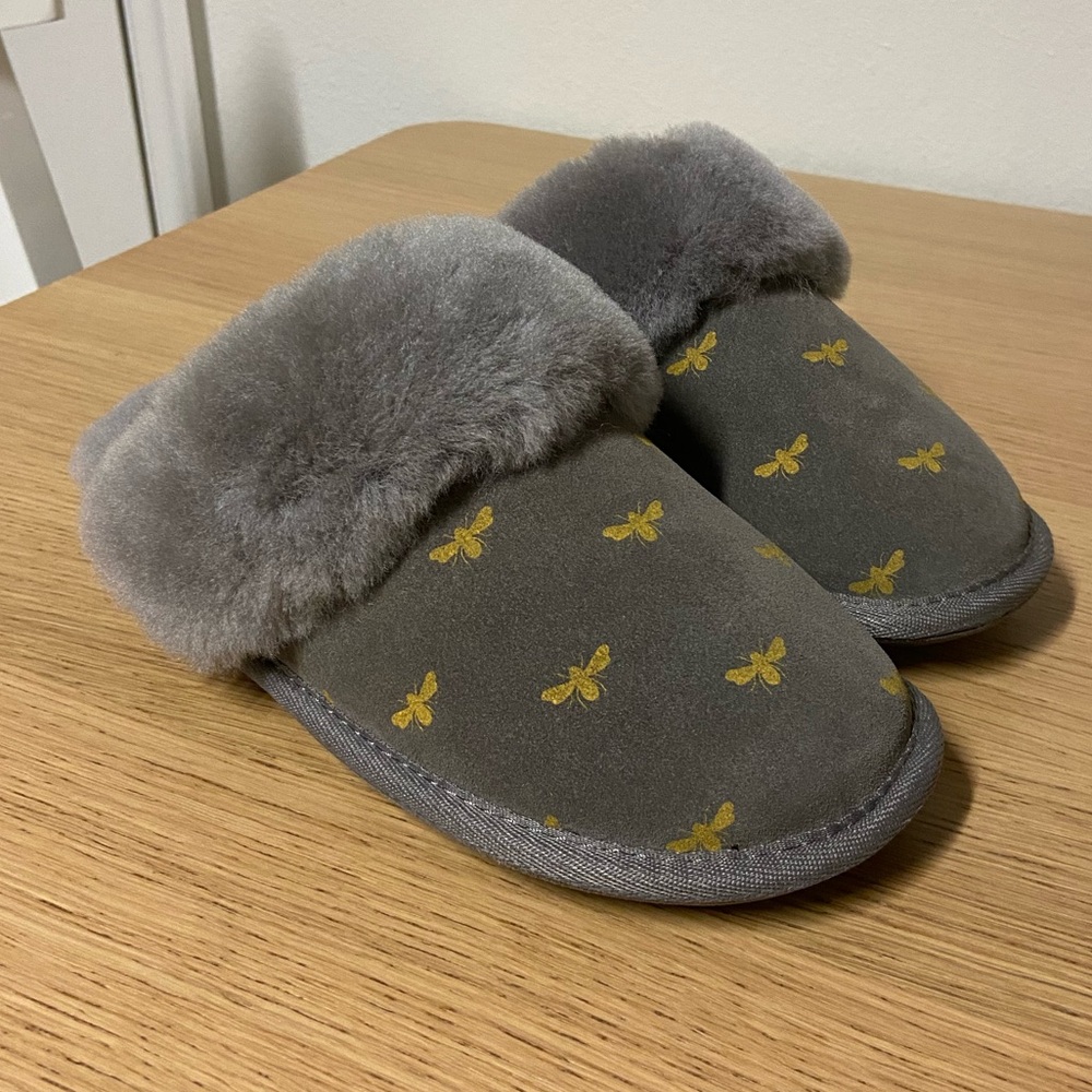 LIKE NEW - Sophie Allport Bee Slippers